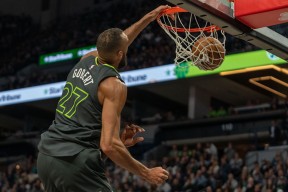 华体会体育今夜突围战来临，夏洛特黄蜂围绕欧超杯调整名单，管理层满意，赛季目标并未改变的简单介绍